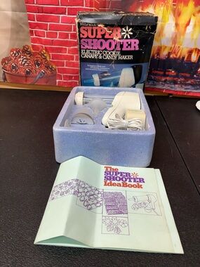 Vintage Wearever Super Shooter Electric Cookie, Canape & Candy Maker - White